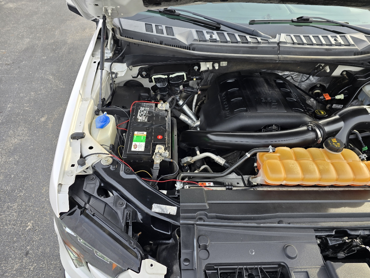 Ford F-150 4WD SuperCrew 145" Lariat 2015