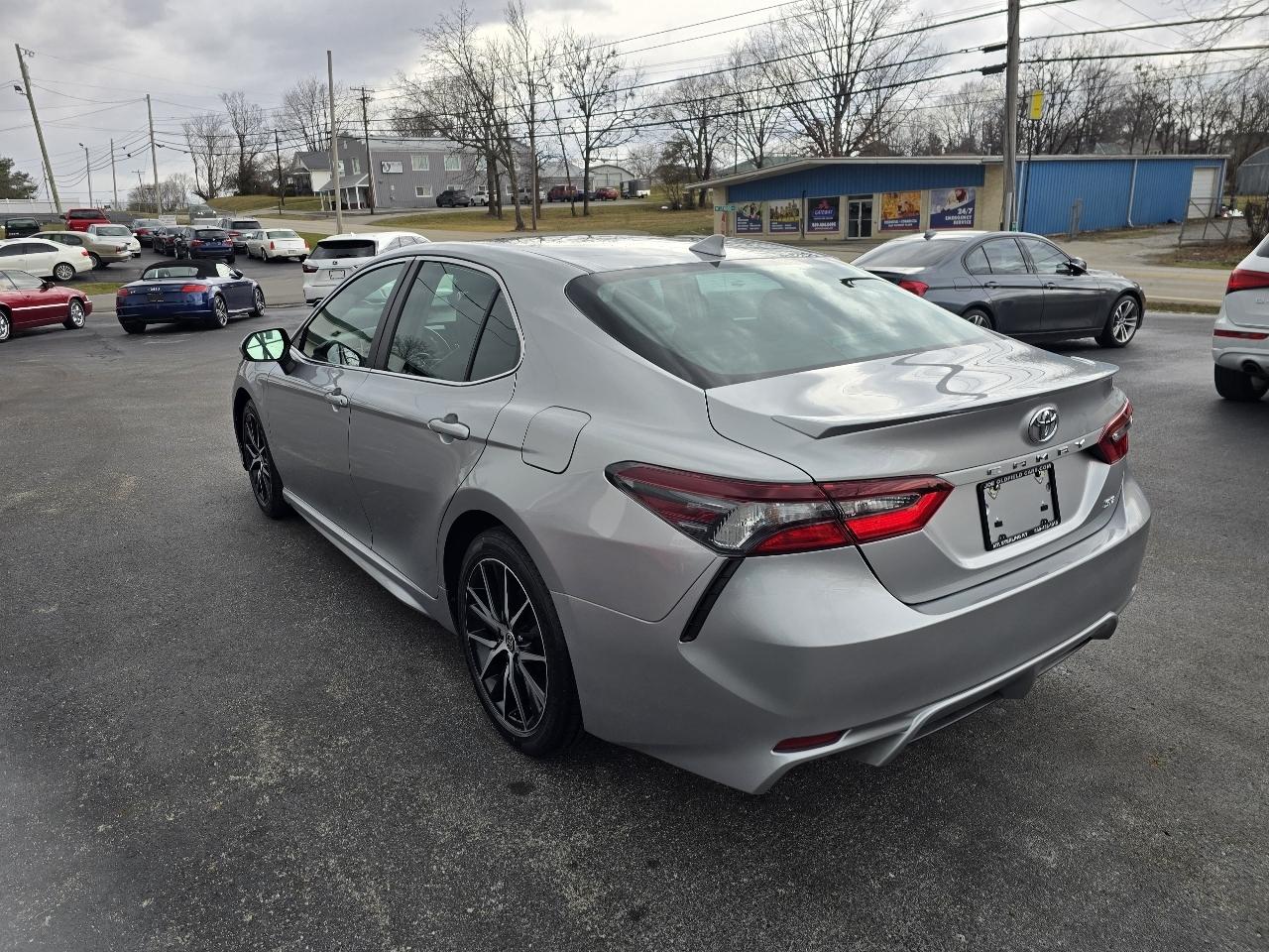 Toyota Camry SE 2023