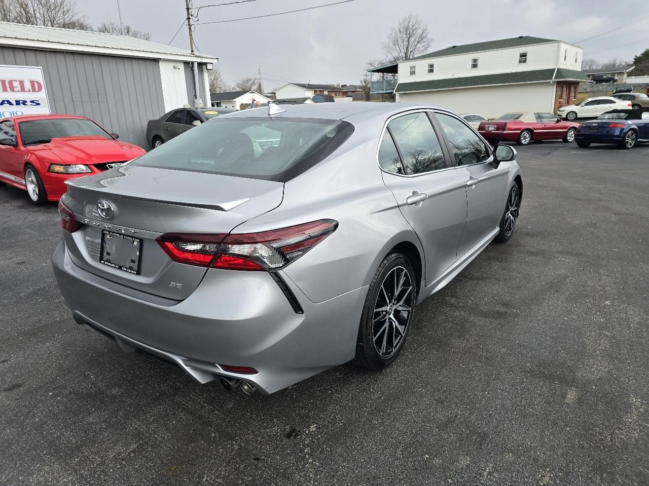 Toyota Camry SE 2023