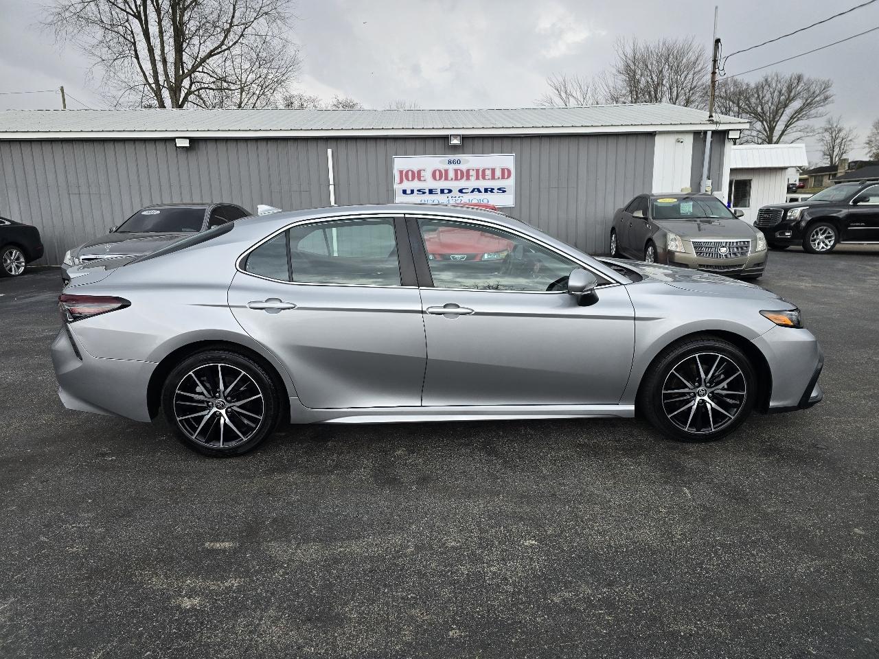 Toyota Camry SE 2023