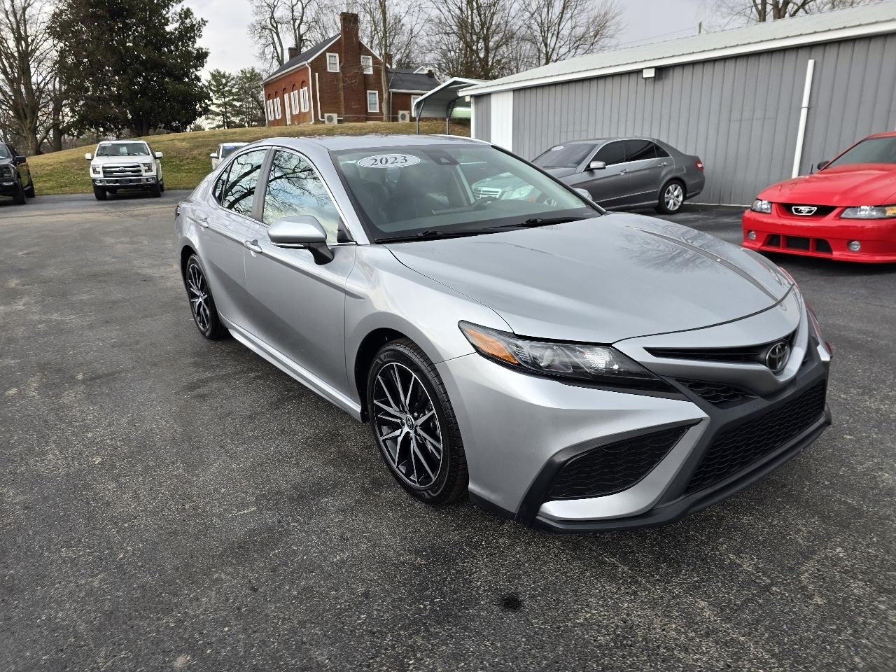 Toyota Camry SE 2023