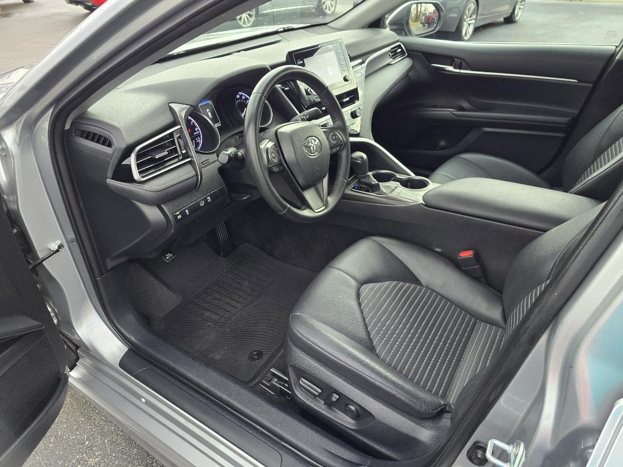 Toyota Camry SE 2023