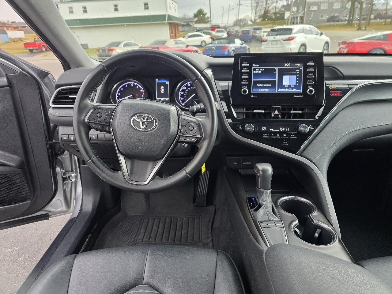 Toyota Camry SE 2023