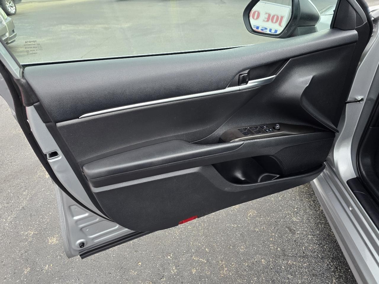 Toyota Camry SE 2023