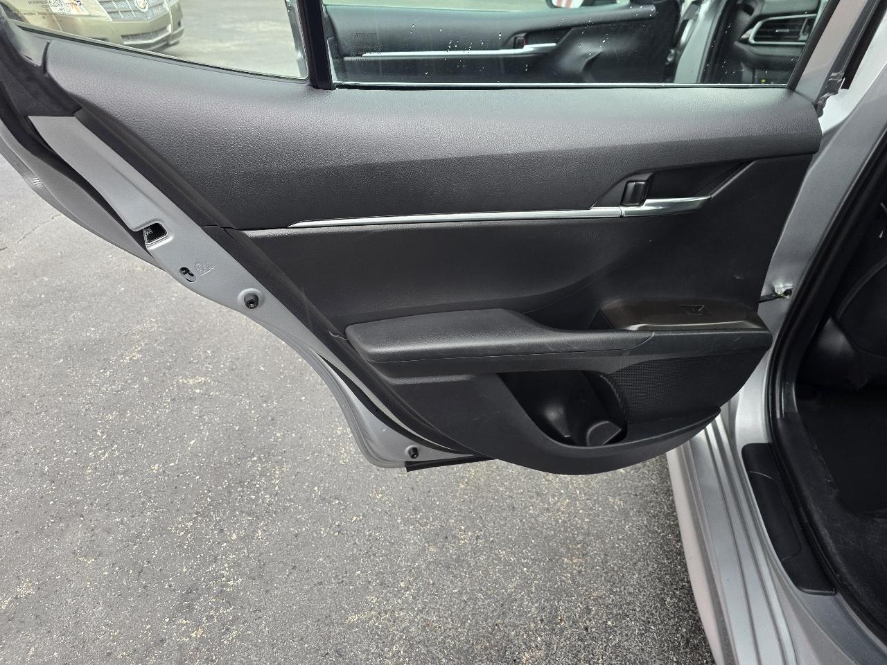 Toyota Camry SE 2023