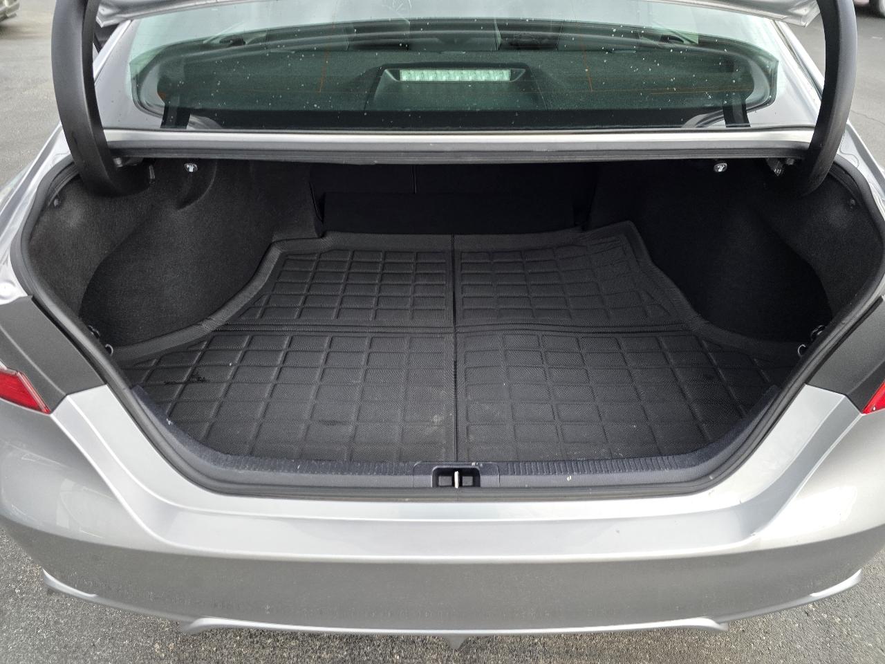 Toyota Camry SE 2023