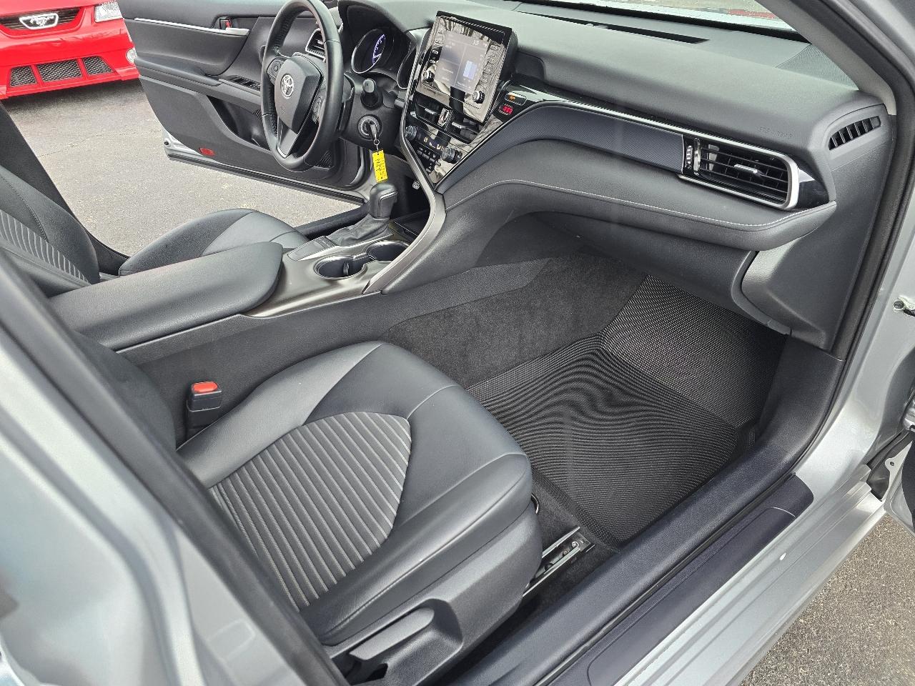 Toyota Camry SE 2023