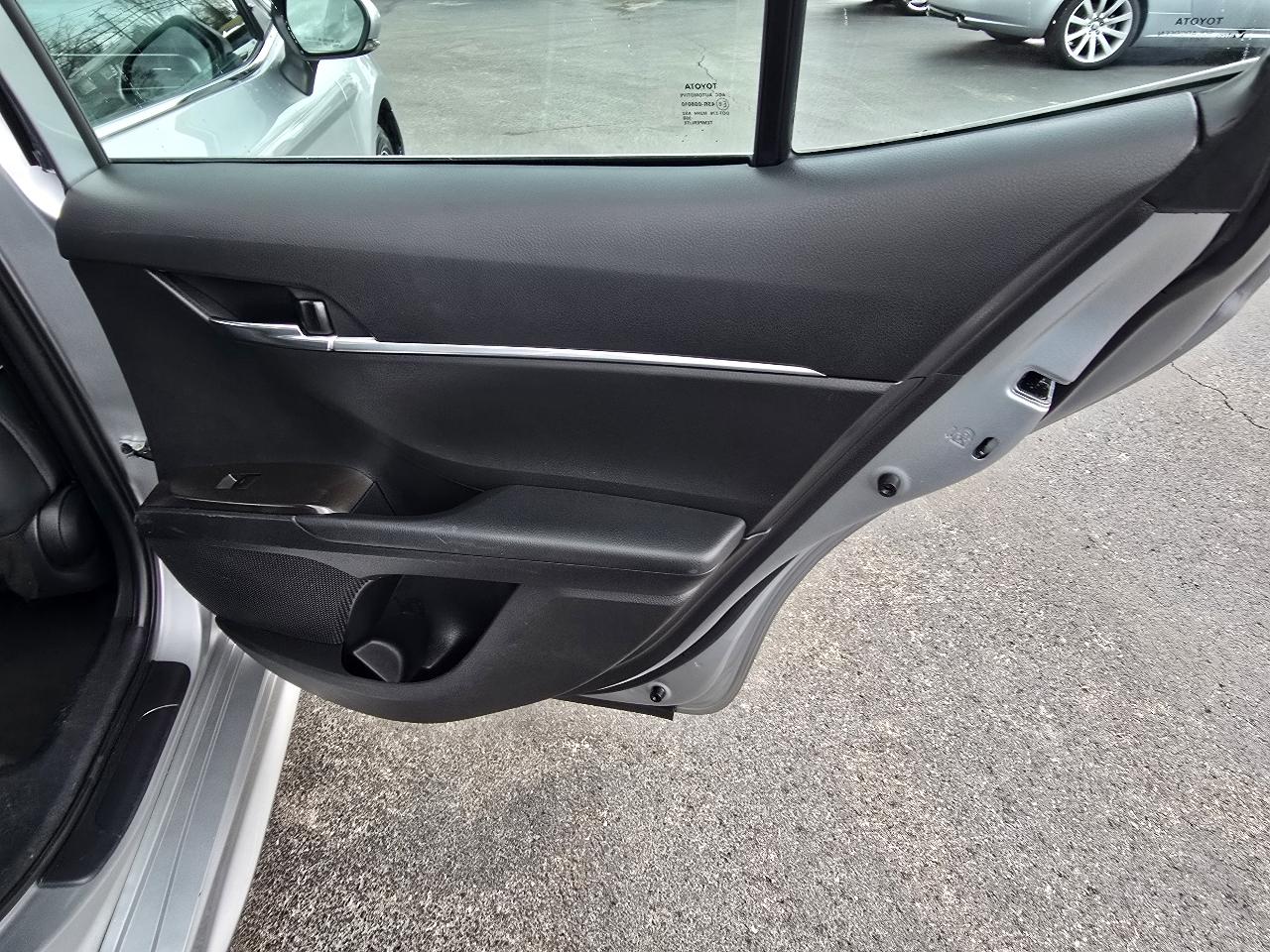 Toyota Camry SE 2023