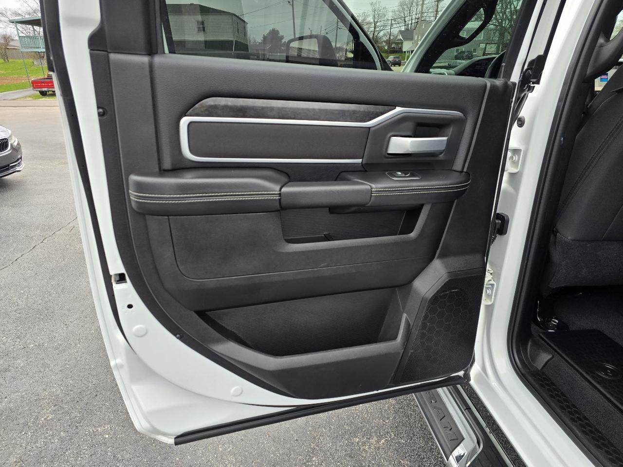 RAM 2500 4WD Crew Cab 149" Big Horn 2024