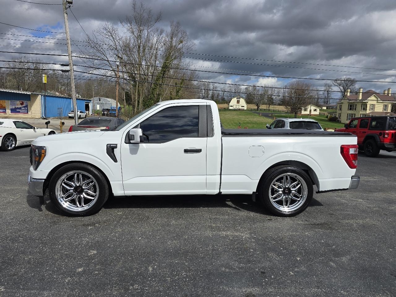 Ford F-150 2WD Reg Cab 122.5" XL 2023