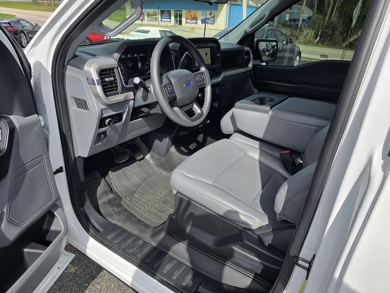 Ford F-150 2WD Reg Cab 122.5" XL 2023