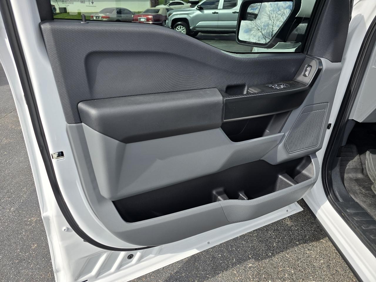 Ford F-150 2WD Reg Cab 122.5" XL 2023