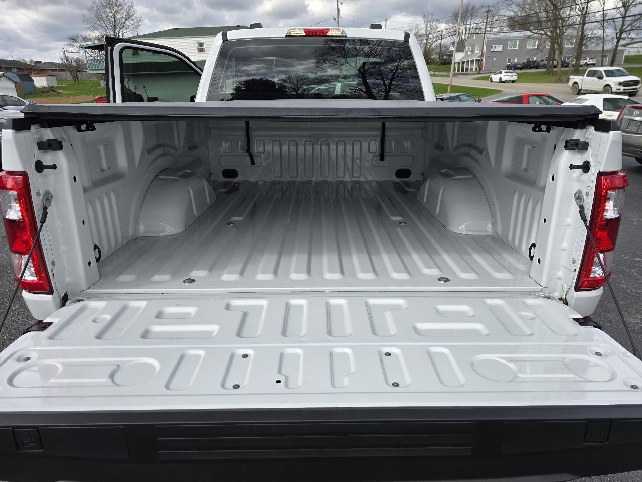 Ford F-150 2WD Reg Cab 122.5" XL 2023