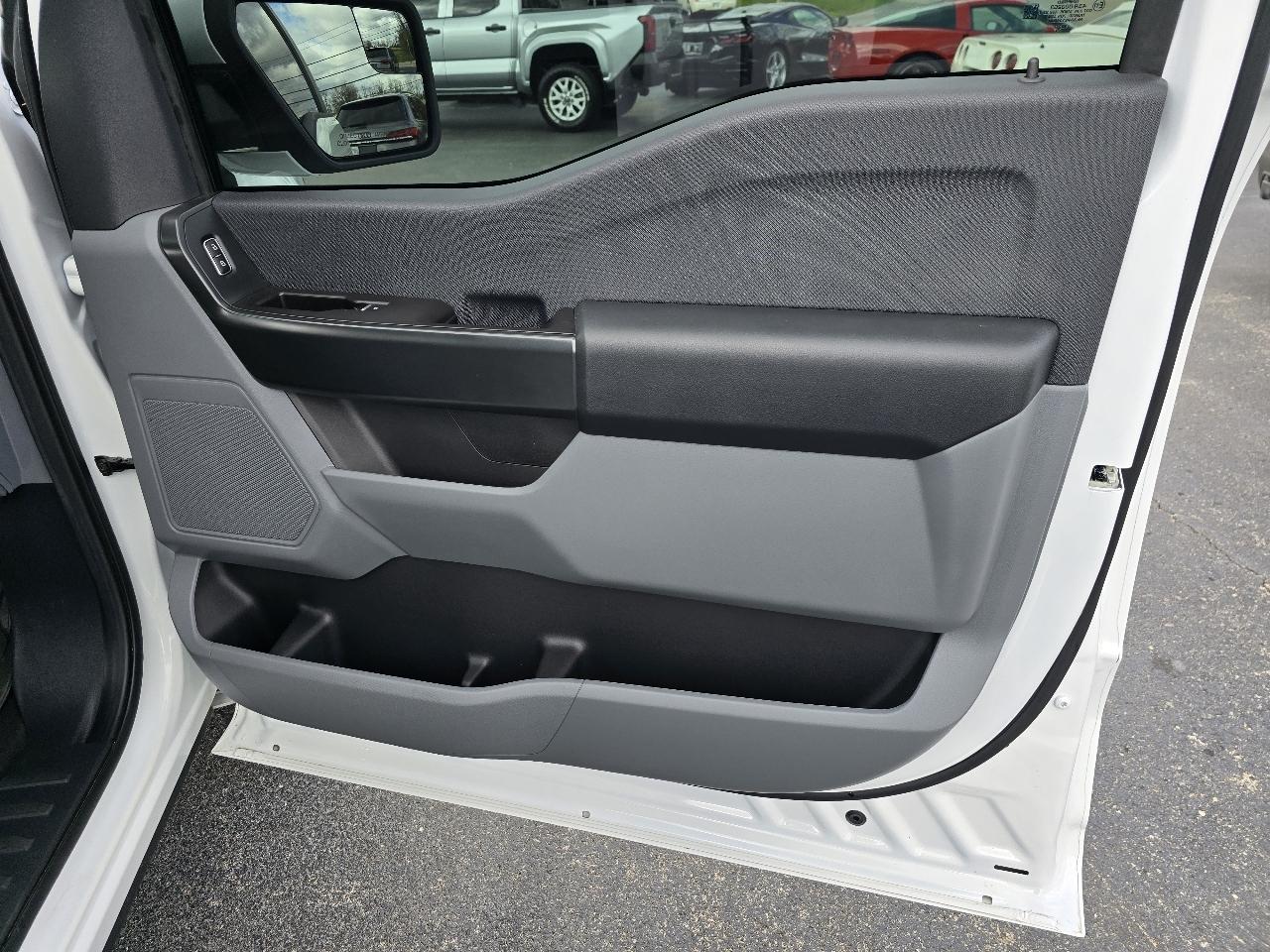 Ford F-150 2WD Reg Cab 122.5" XL 2023