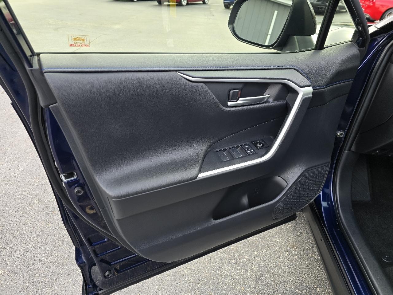 Toyota RAV4 Hybrid XSE 2019