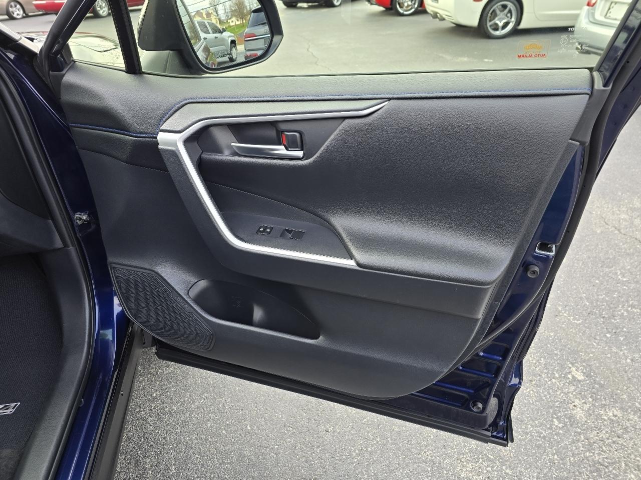 Toyota RAV4 Hybrid XSE 2019