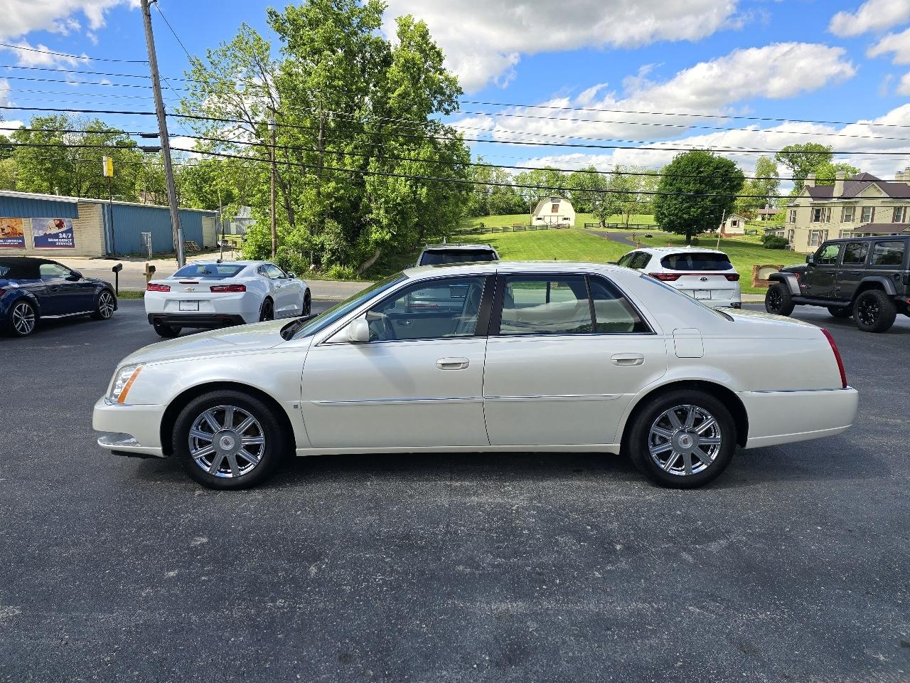 Cadillac DTS 4dr Sdn Luxury I 2007