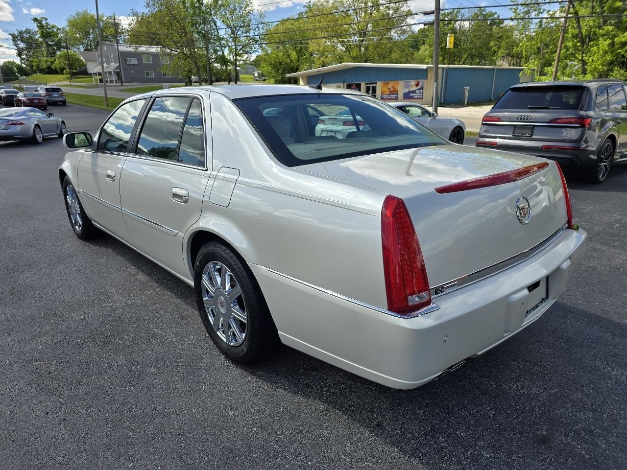 Cadillac DTS 4dr Sdn Luxury I 2007
