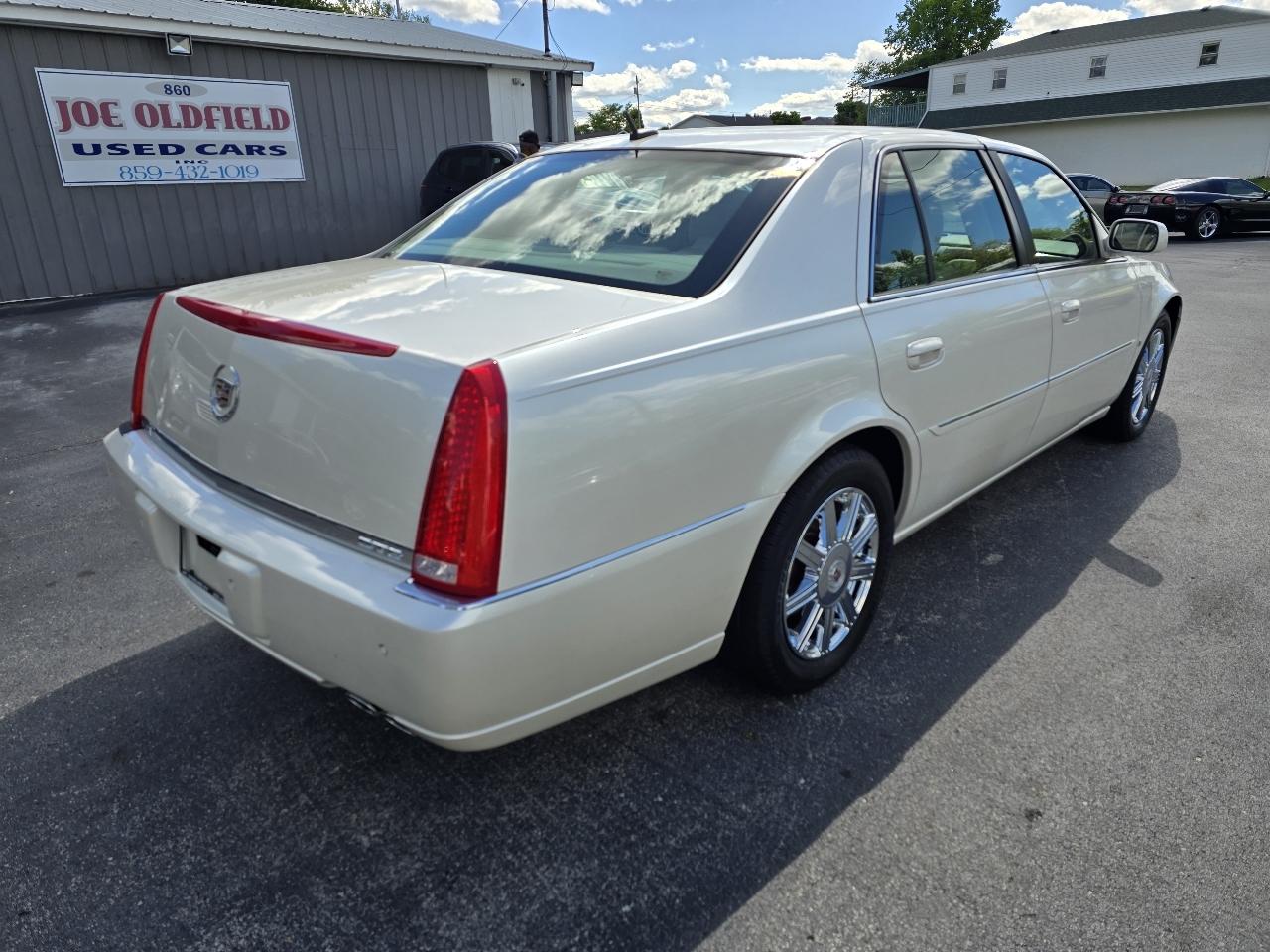 Cadillac DTS 4dr Sdn Luxury I 2007