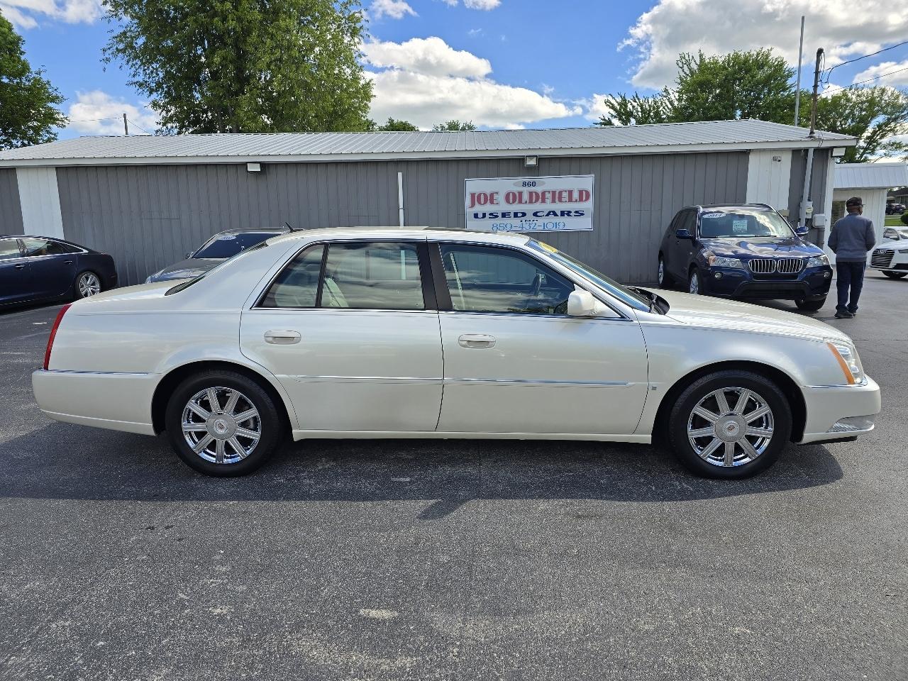 Cadillac DTS 4dr Sdn Luxury I 2007