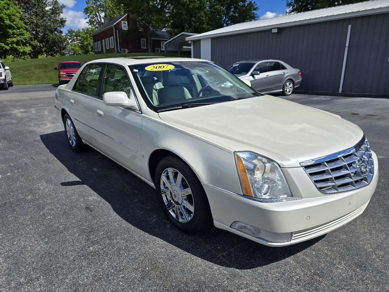 Cadillac DTS 4dr Sdn Luxury I 2007