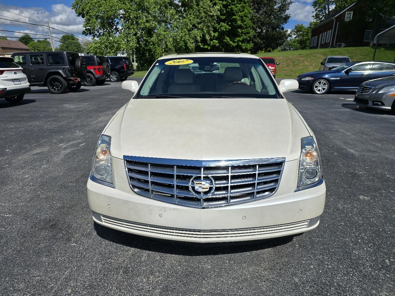 Cadillac DTS 4dr Sdn Luxury I 2007