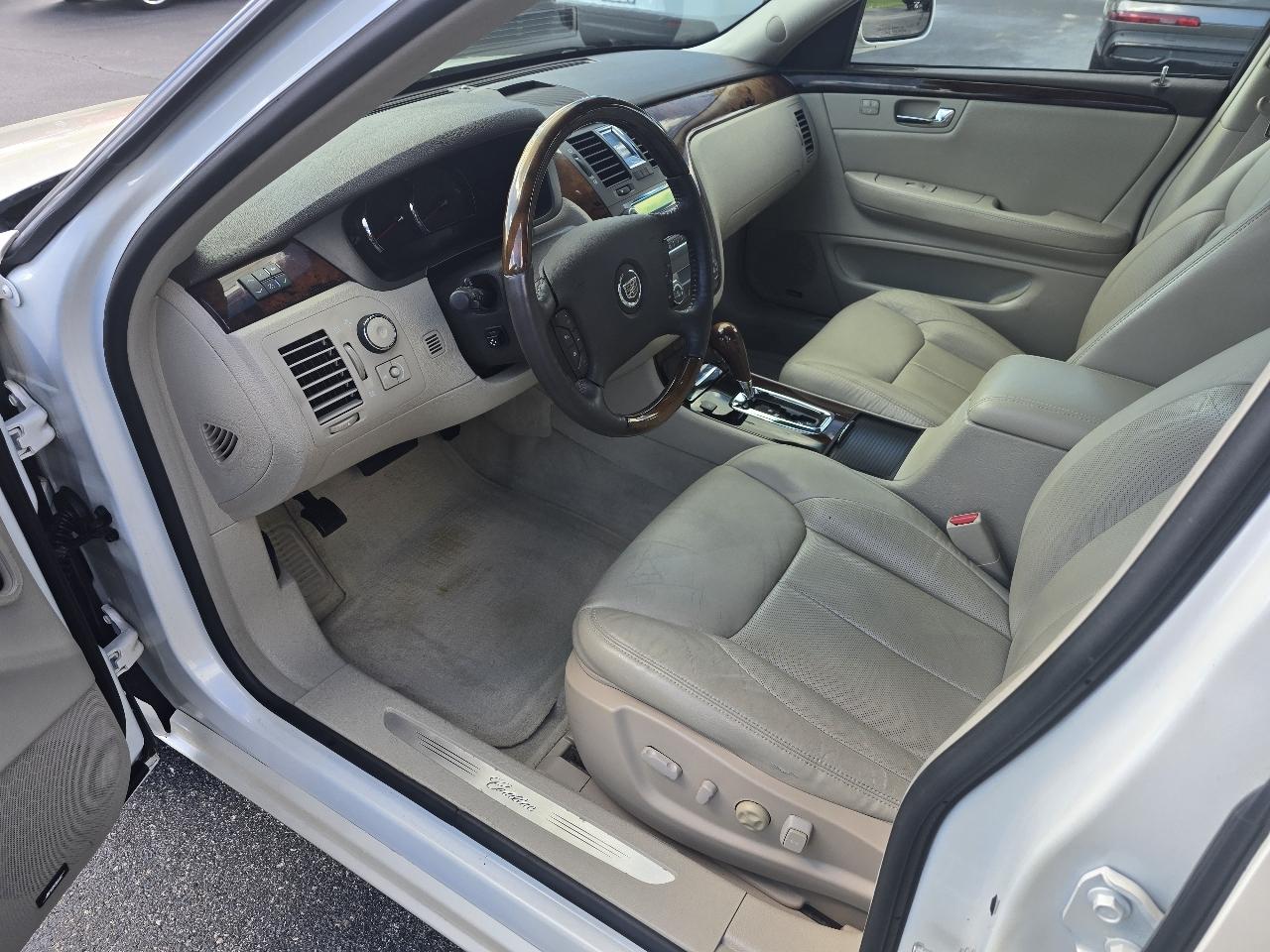 Cadillac DTS 4dr Sdn Luxury I 2007