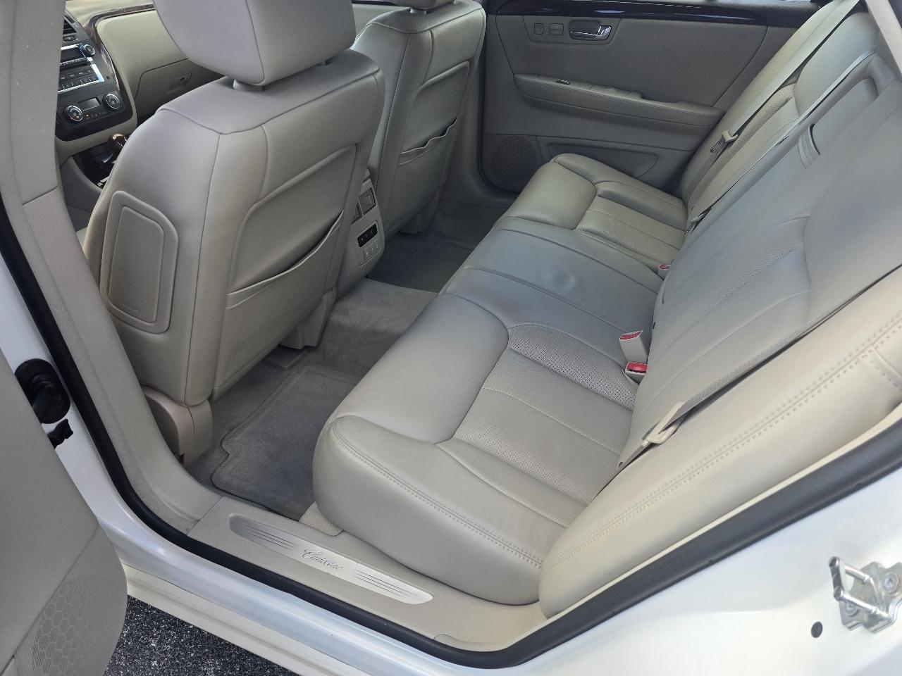 Cadillac DTS 4dr Sdn Luxury I 2007