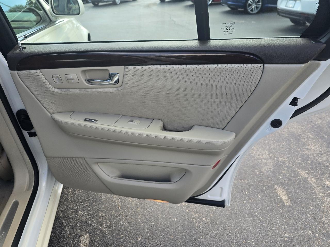 Cadillac DTS 4dr Sdn Luxury I 2007