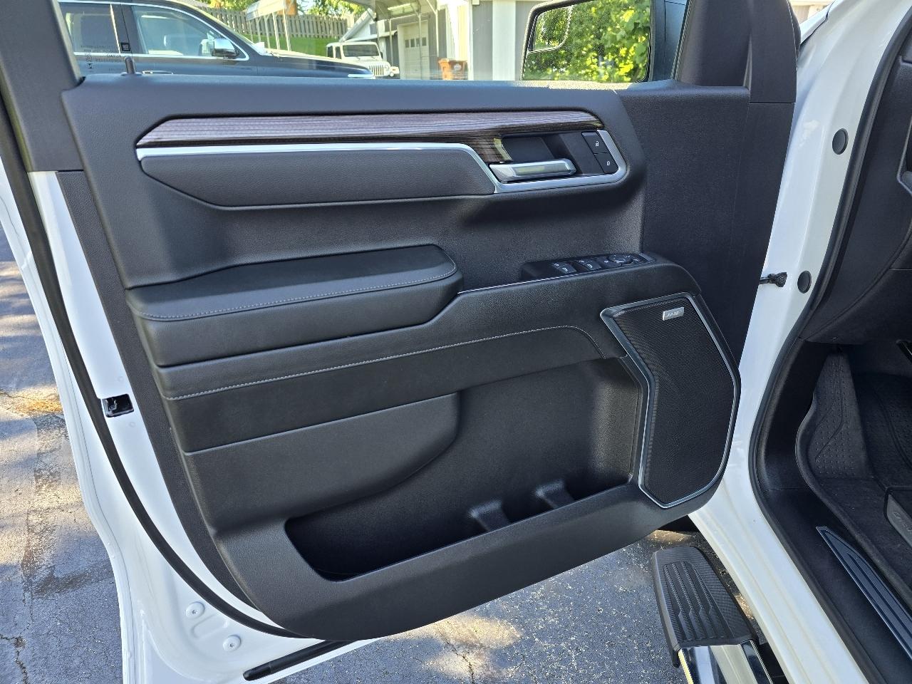 Chevrolet Silverado 1500 4WD Crew Cab 147" RST 2025