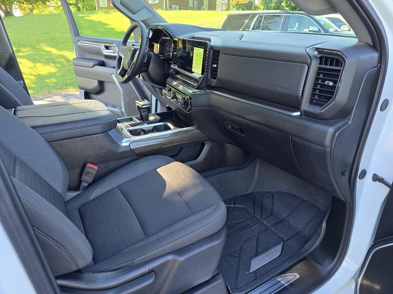 Chevrolet Silverado 1500 4WD Crew Cab 147" RST 2025