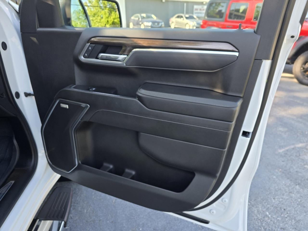 Chevrolet Silverado 1500 4WD Crew Cab 147" RST 2025