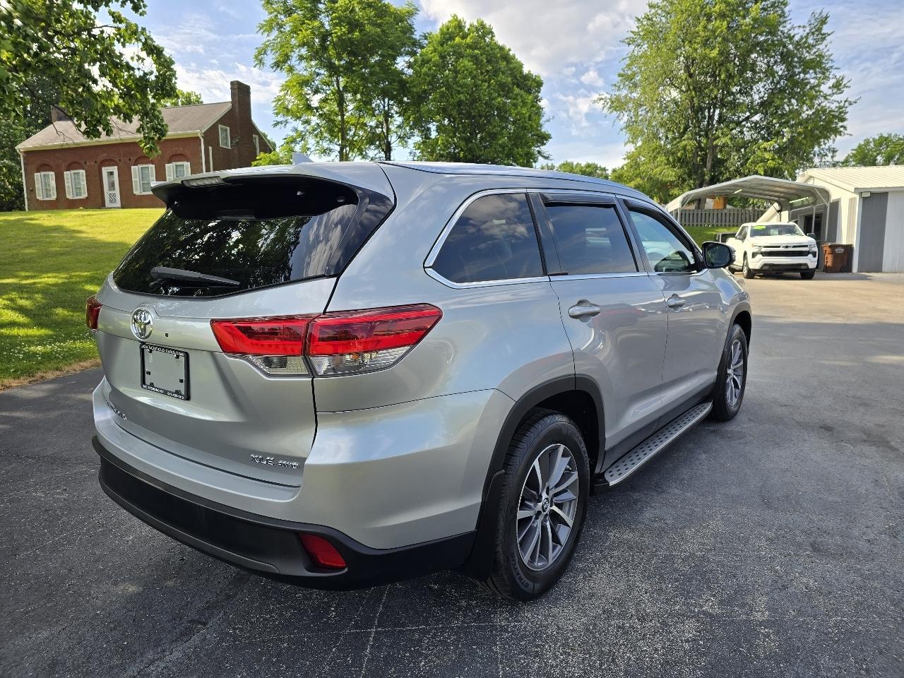 Toyota Highlander XLE AWD V6 2019