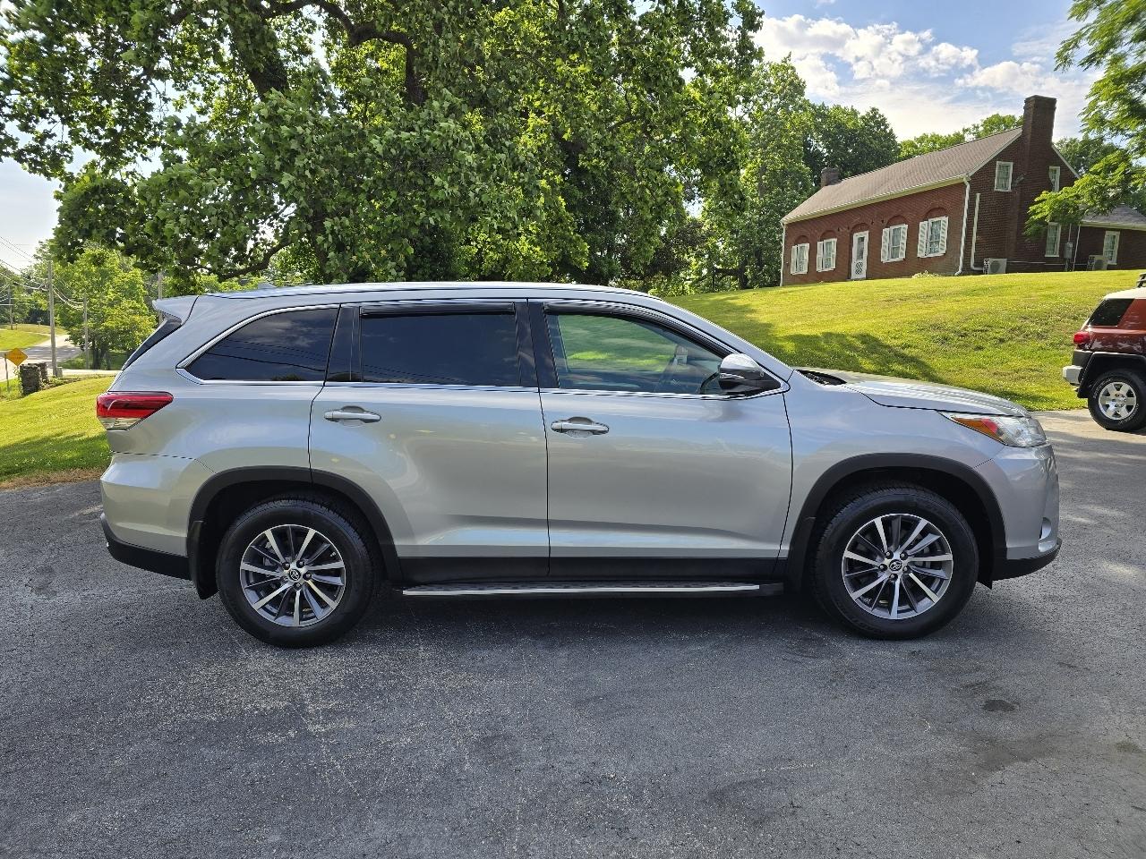 Toyota Highlander XLE AWD V6 2019