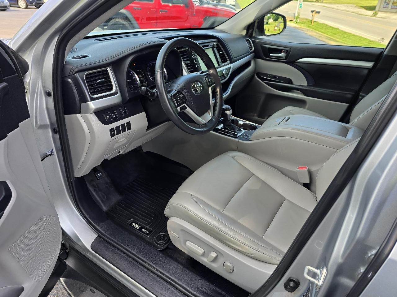 Toyota Highlander XLE AWD V6 2019