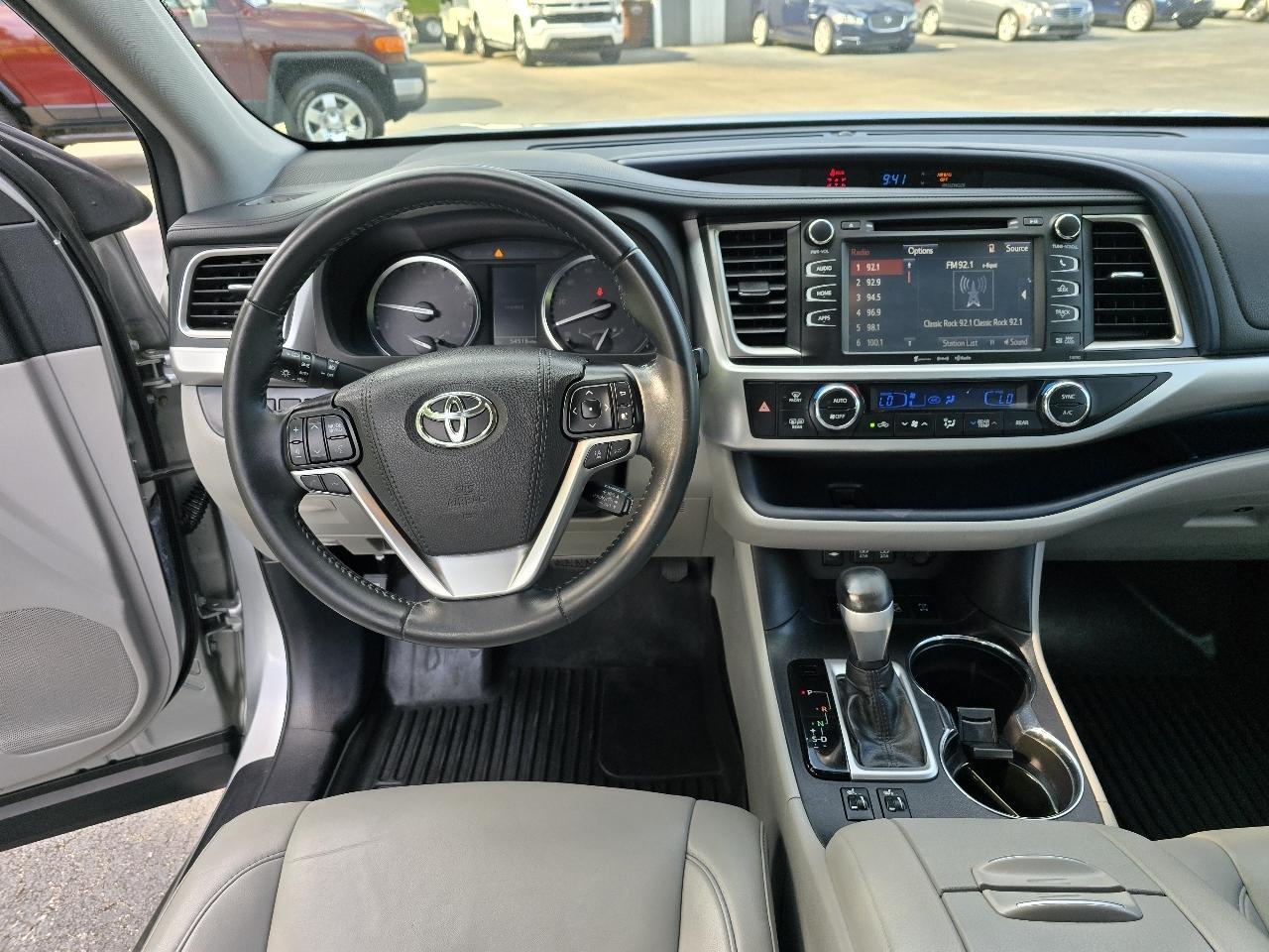 Toyota Highlander XLE AWD V6 2019