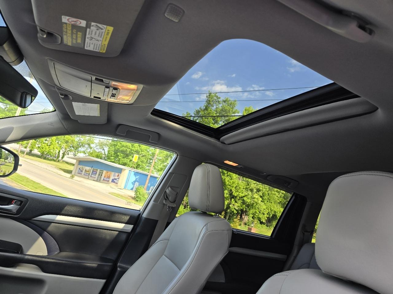 Toyota Highlander XLE AWD V6 2019