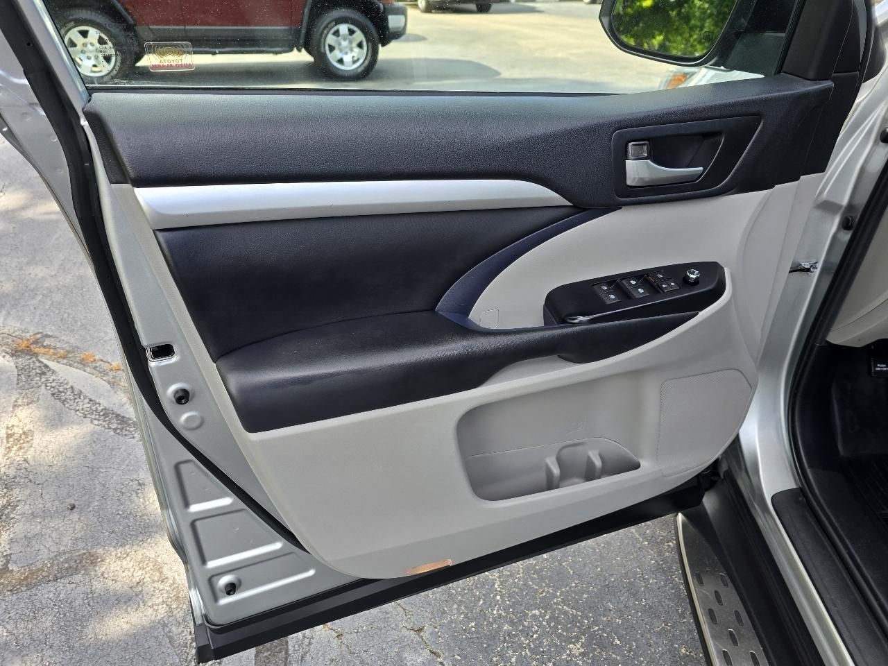 Toyota Highlander XLE AWD V6 2019