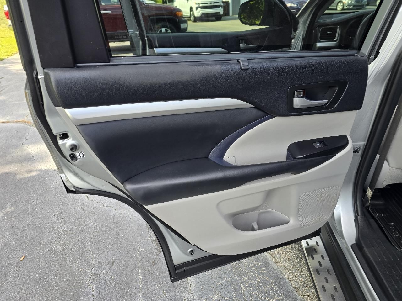 Toyota Highlander XLE AWD V6 2019