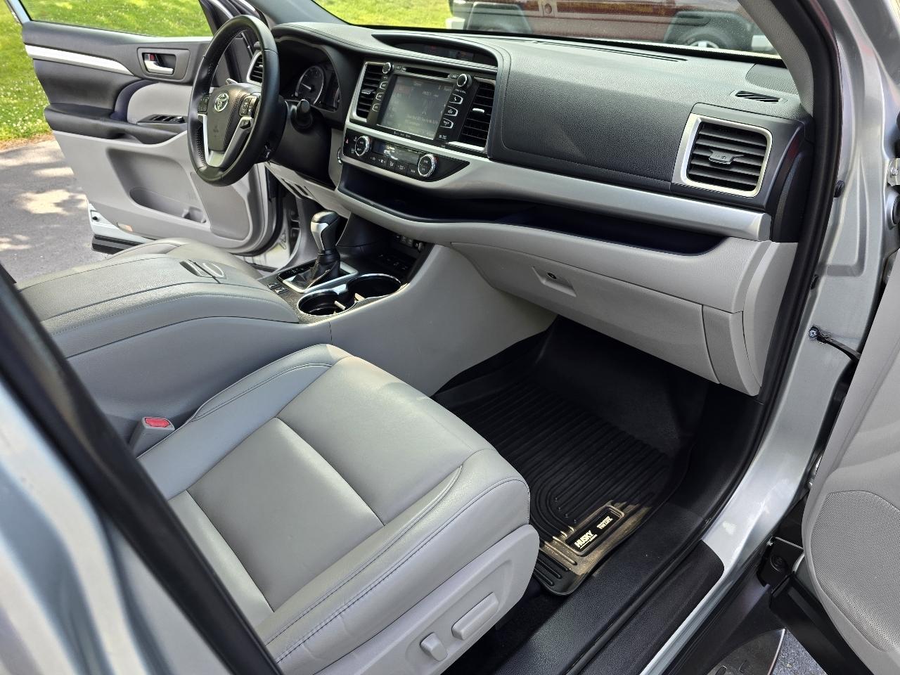 Toyota Highlander XLE AWD V6 2019