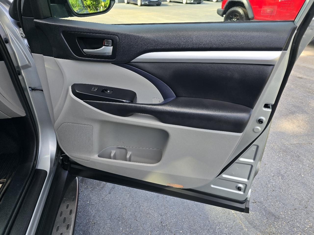 Toyota Highlander XLE AWD V6 2019