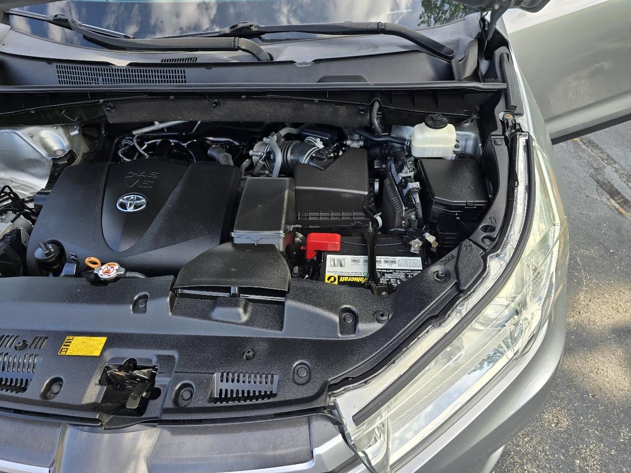 Toyota Highlander XLE AWD V6 2019