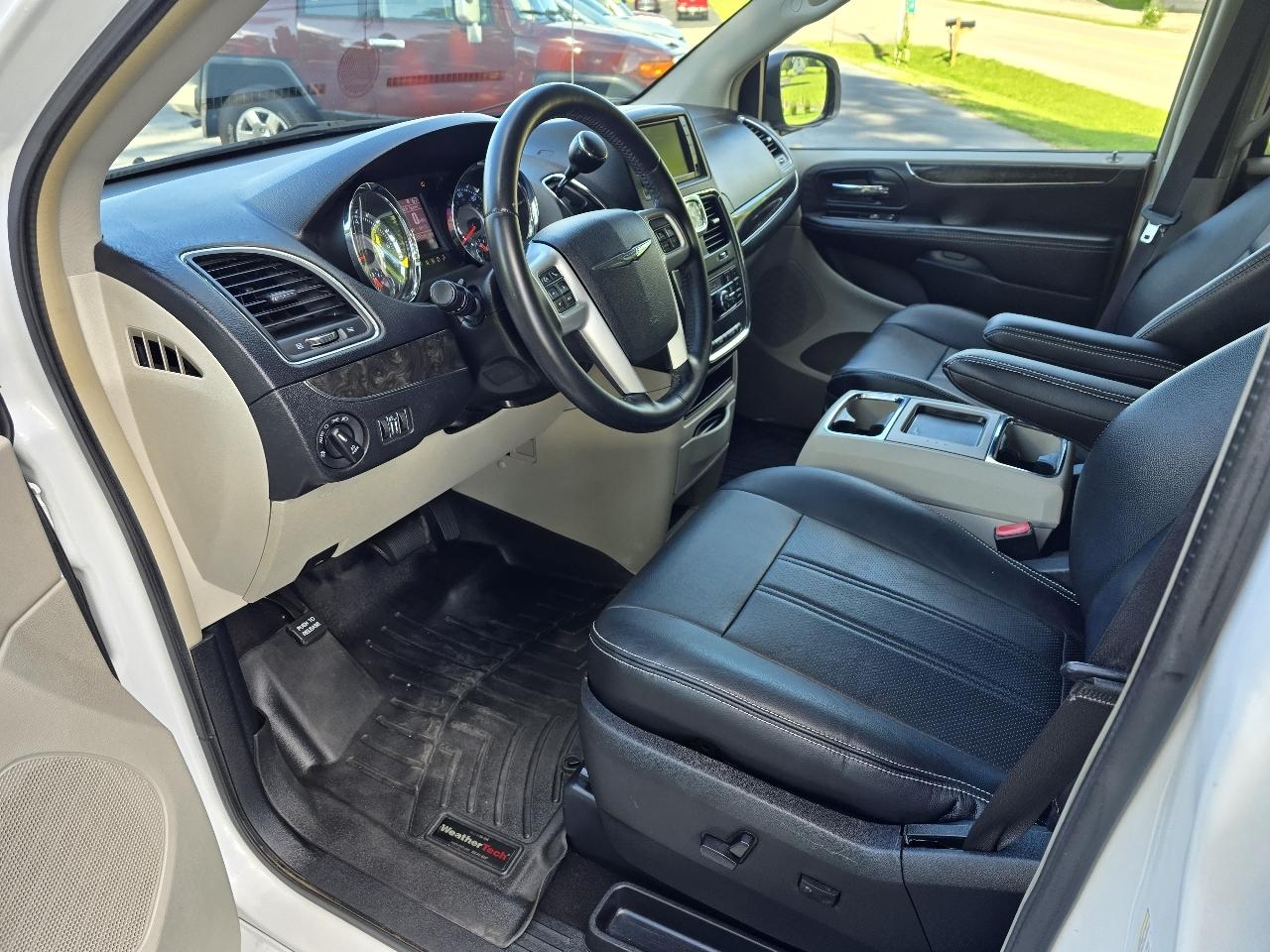 Chrysler Town & Country Touring 2014