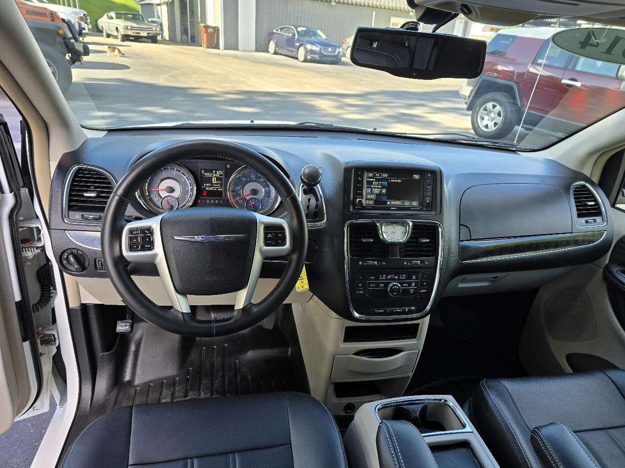 Chrysler Town & Country Touring 2014