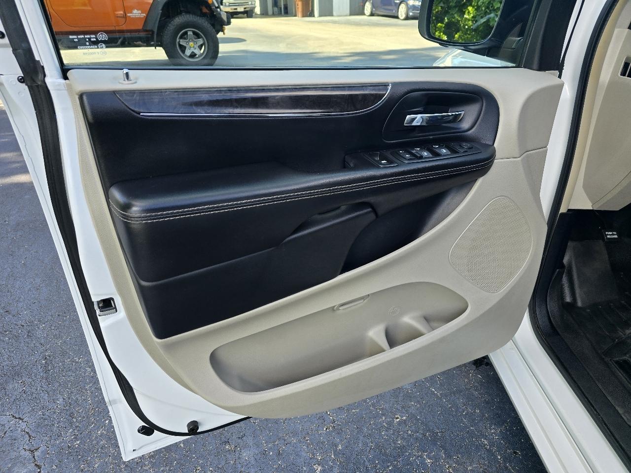 Chrysler Town & Country Touring 2014