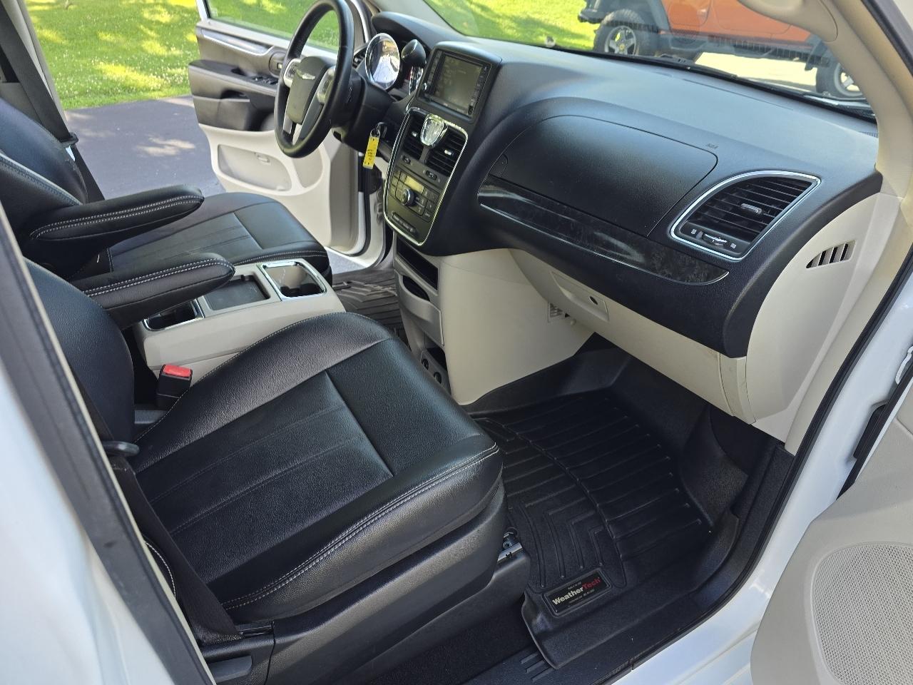 Chrysler Town & Country Touring 2014