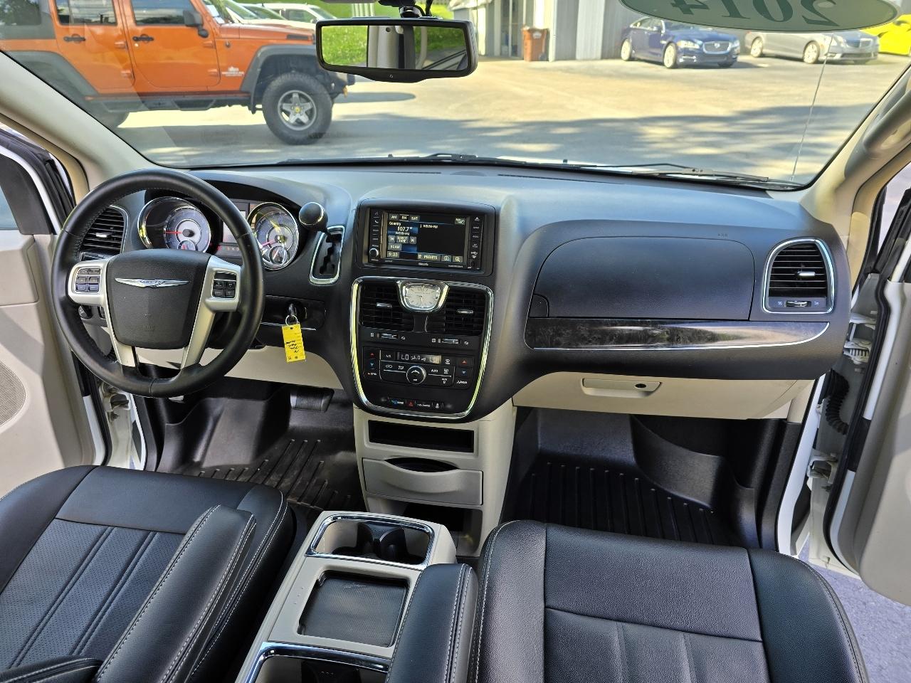 Chrysler Town & Country Touring 2014