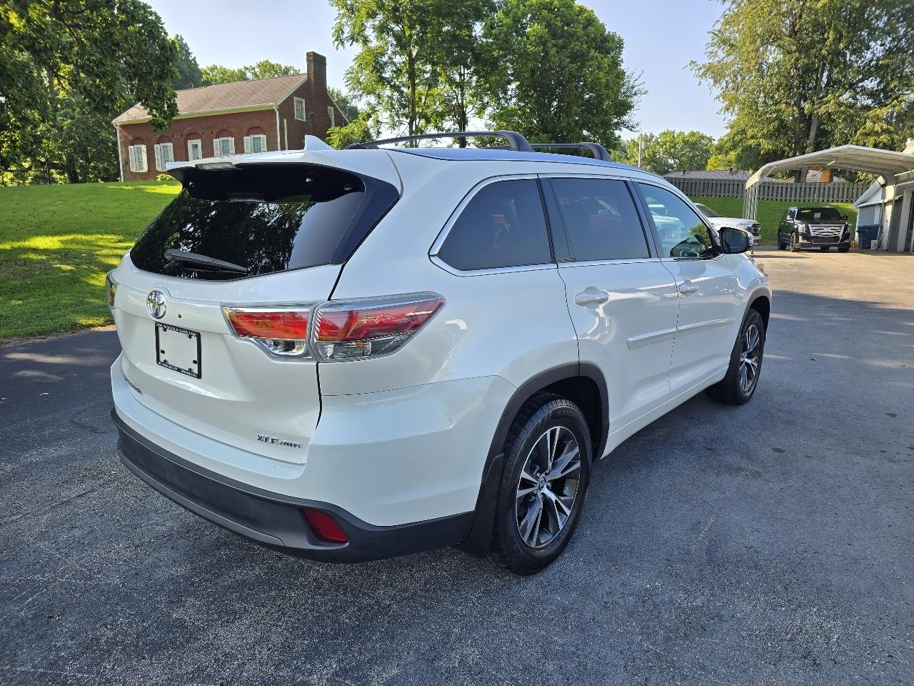Toyota Highlander XLE AWD V6 2016