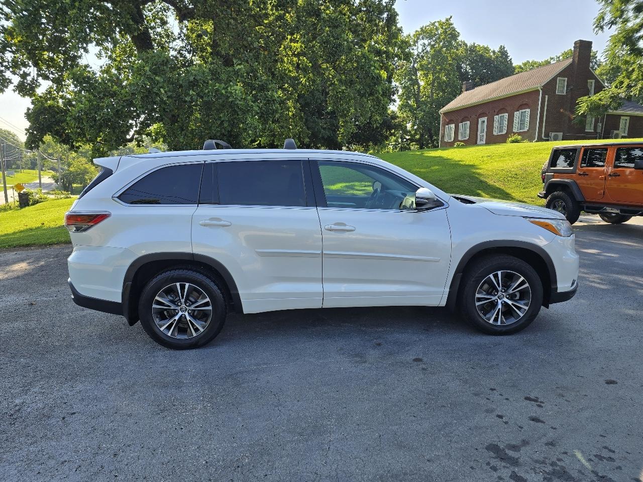 Toyota Highlander XLE AWD V6 2016