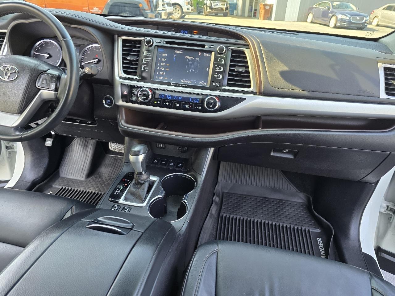 Toyota Highlander XLE AWD V6 2016